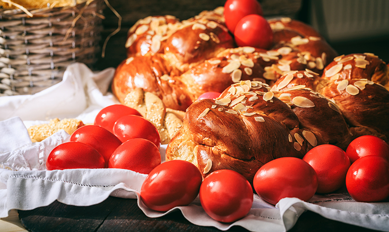 Easter,Traditional,Bread,,Greek,Tsoureki,And,Red,Eggs,On,A